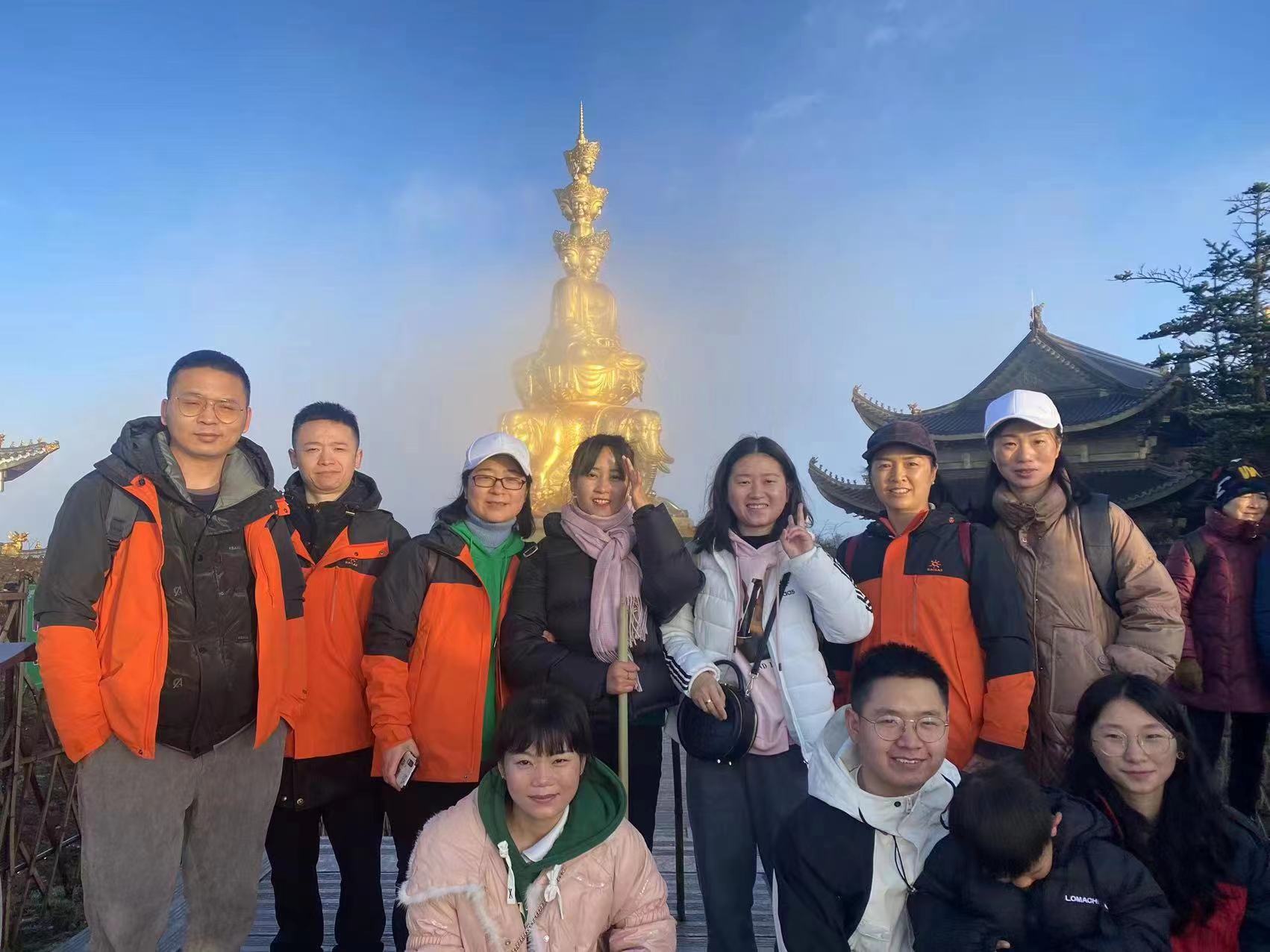 1710394493860716.jpg 金顶2.jpg