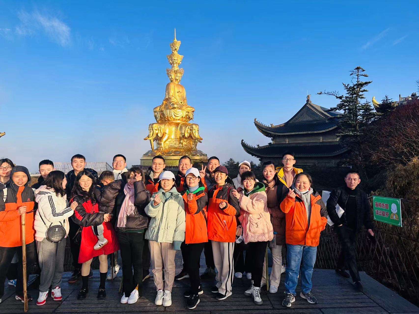 1710394503904904.jpg 金顶合照.jpg